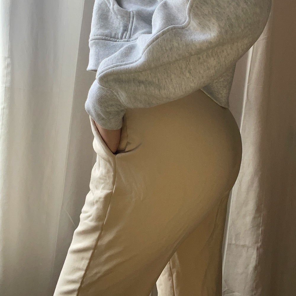 Meshki joggers. Size small. Soft material, cinched waist, adjustable strings.
